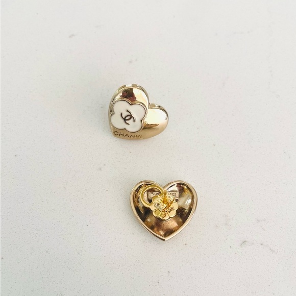 Luxury Gold/Ivory Heart Repurposed Vintage Button Earring 20mm - Picture 2 of 2